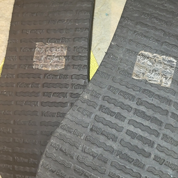 Yellow Box Mellow Mat flip flops - Picture 4 of 6